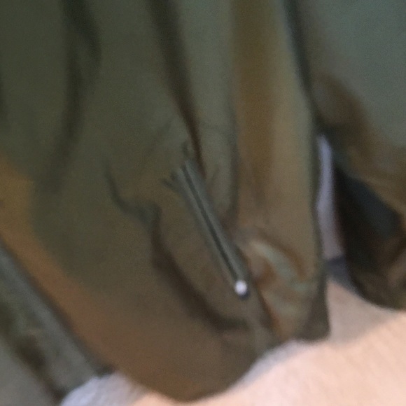 Forever21 army green light rain jacket size small - Picture 3 of 3